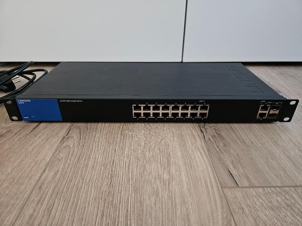 Linksys LGS318 18 port gigabit managed switch, Computers en Software, Netwerk switches, Ophalen, Gebruikt