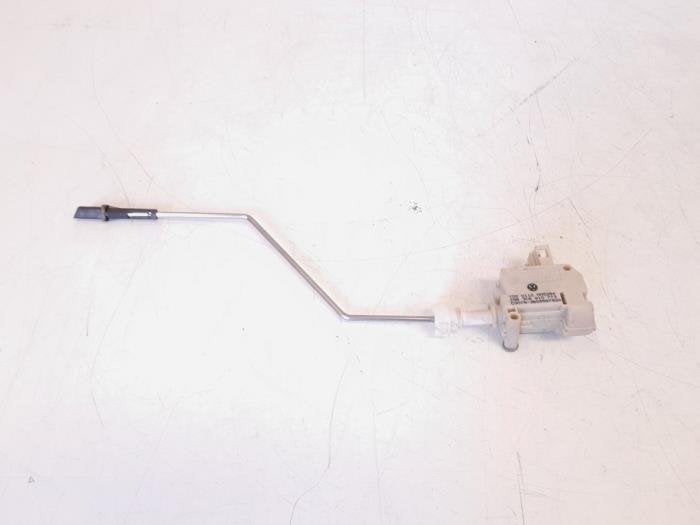 Moteur de verrouillage clapet réservoir d'un Volkswagen Pas, Volkswagen, -, 3 mois de garantie, Utilisé
