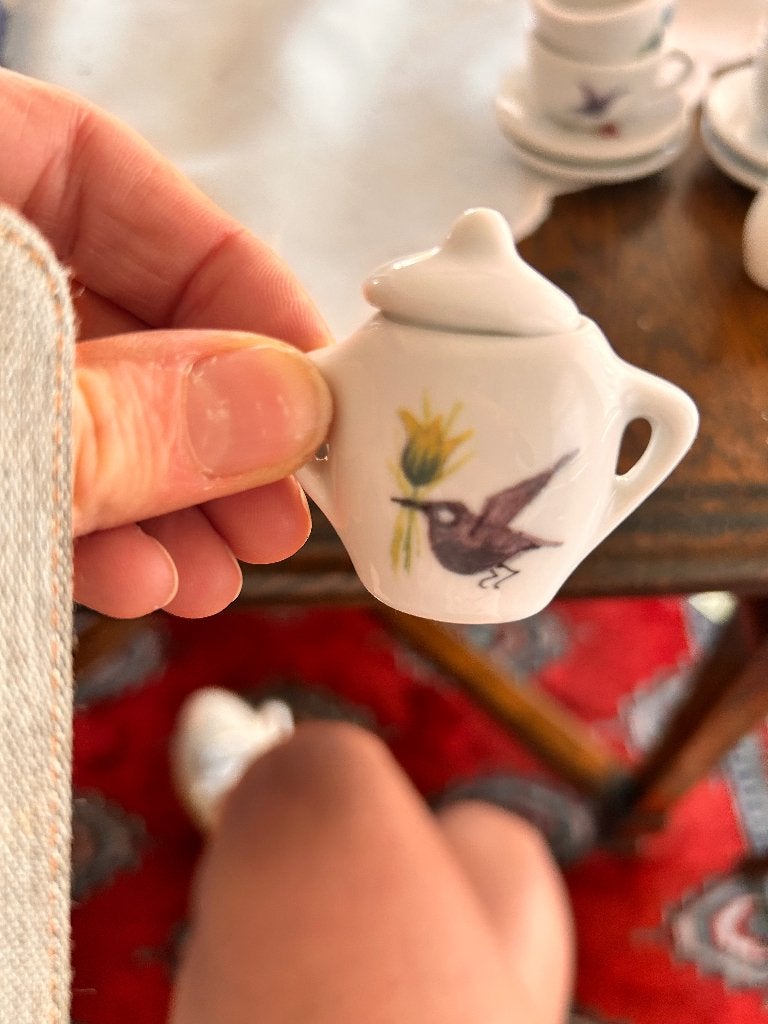 Vintage porseleinen poppenservies met vogeltjes, Antiek en Kunst, Ophalen