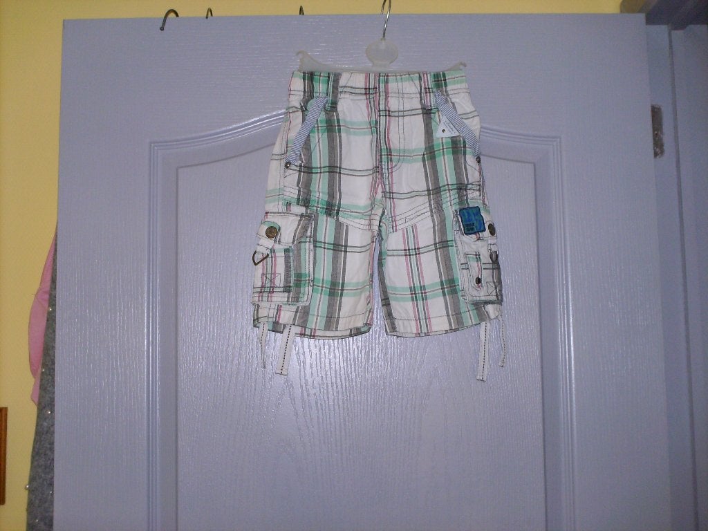 a vendre short enfant, Kinderen en Baby's, Kinderkleding | Maat 110, Ophalen of Verzenden, Zo goed als nieuw, Jongen, Overige typen
