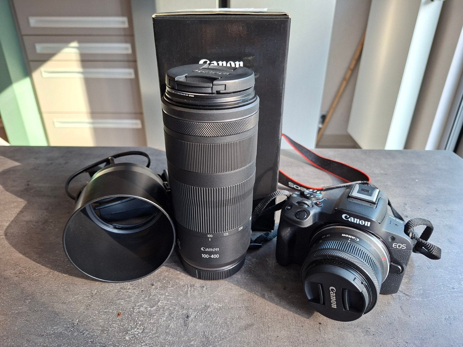 Canon Eos R50 + RF-S 18 45mm + RF 100 400mm, Ophalen, Zo goed als nieuw, Lensdop, Canon