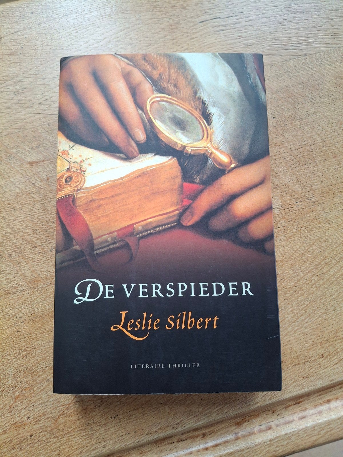 Boek ´De Verspieder´ van Leslie Silbert Heel goede staat, Boeken, Romans, Ophalen of Verzenden