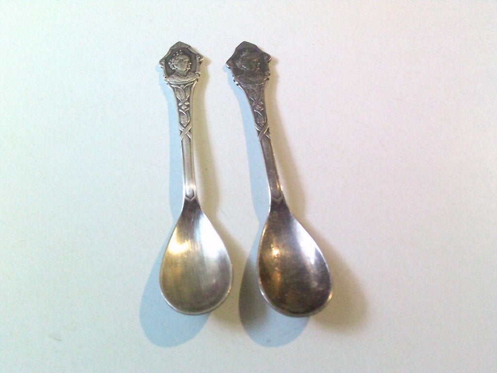 2 zilvere lepeltjes wilhelmina 50 jaar vorstin 1898 -1948, Ophalen, Zilver