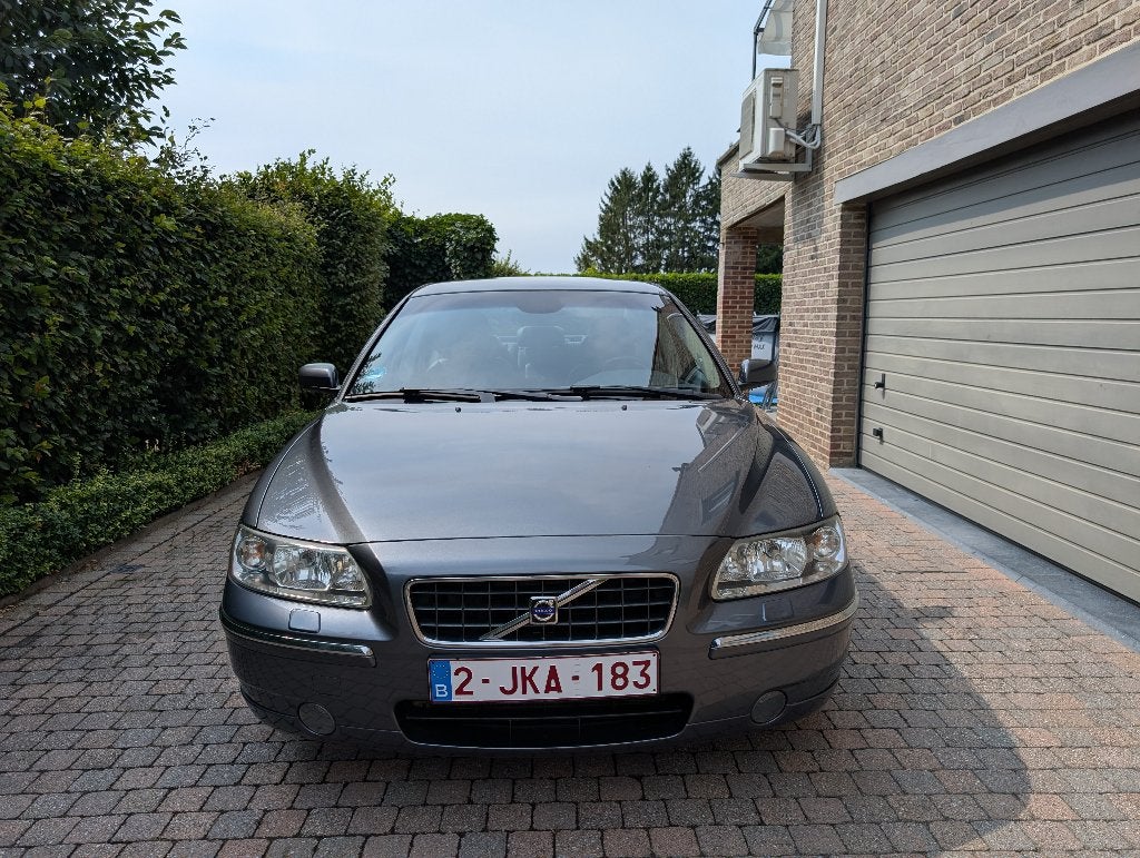 Volvo S60 2.4 T5 Facelift – Handgeschakeld – <200.000 km, Auto's, Voorwielaandrijving, 4 deurs, Zwart, S60
