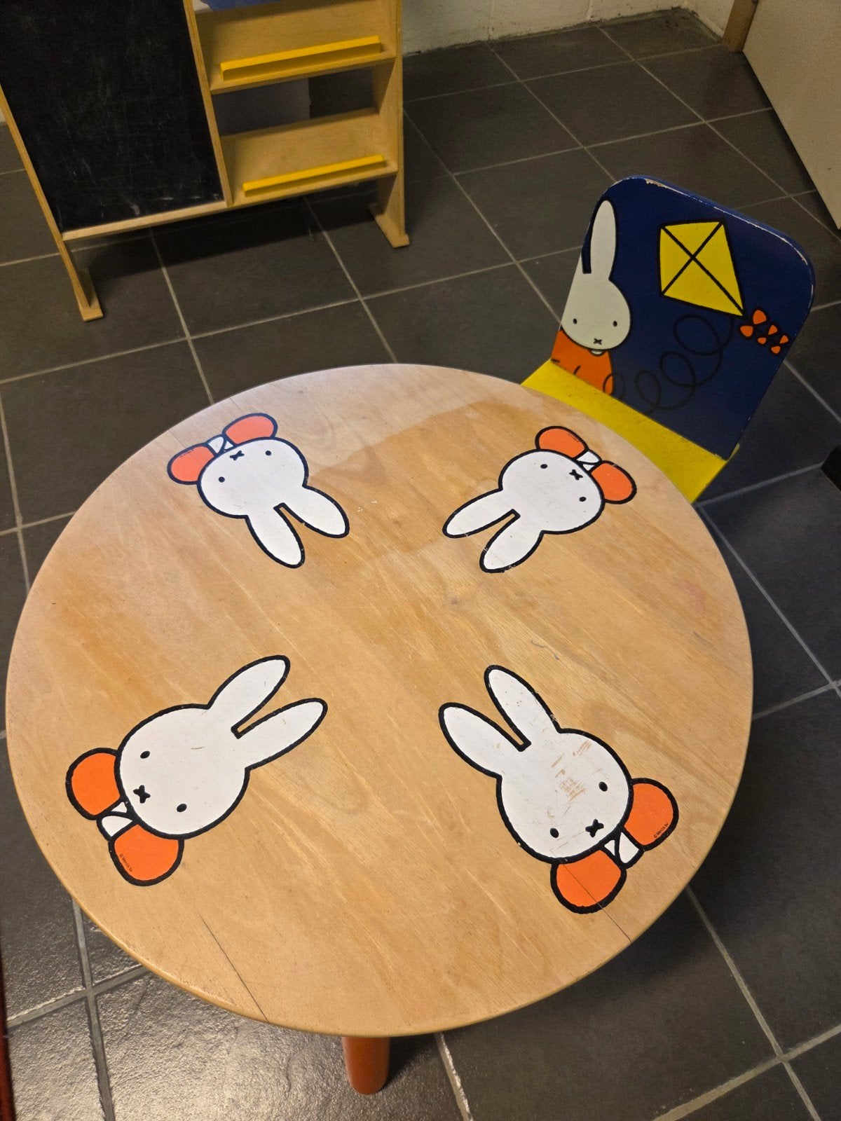 Tafeltje Nijntje, Ophalen