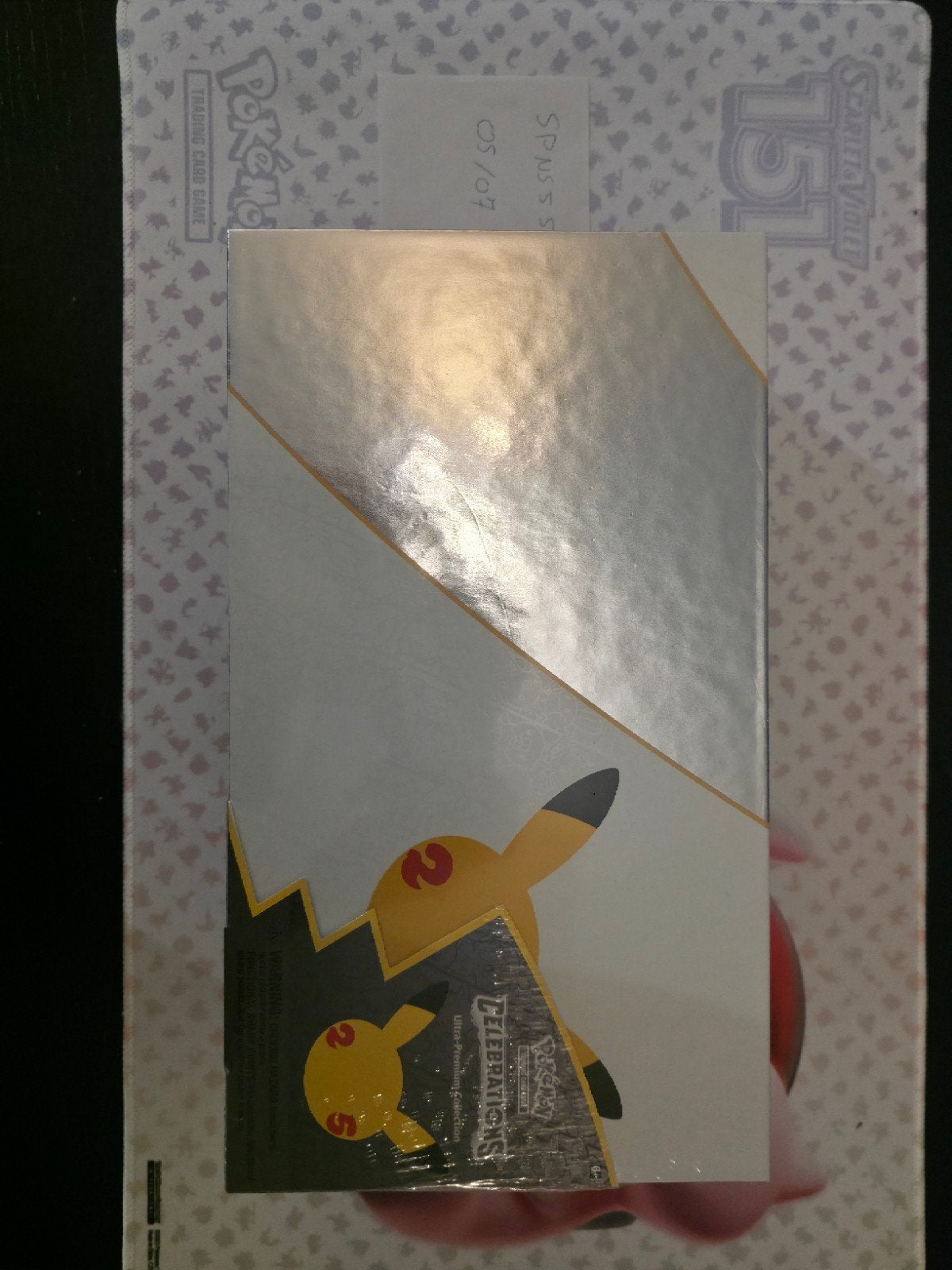 Pokémon 25th Celebrations Ultra Premium Collection Box, Enlèvement