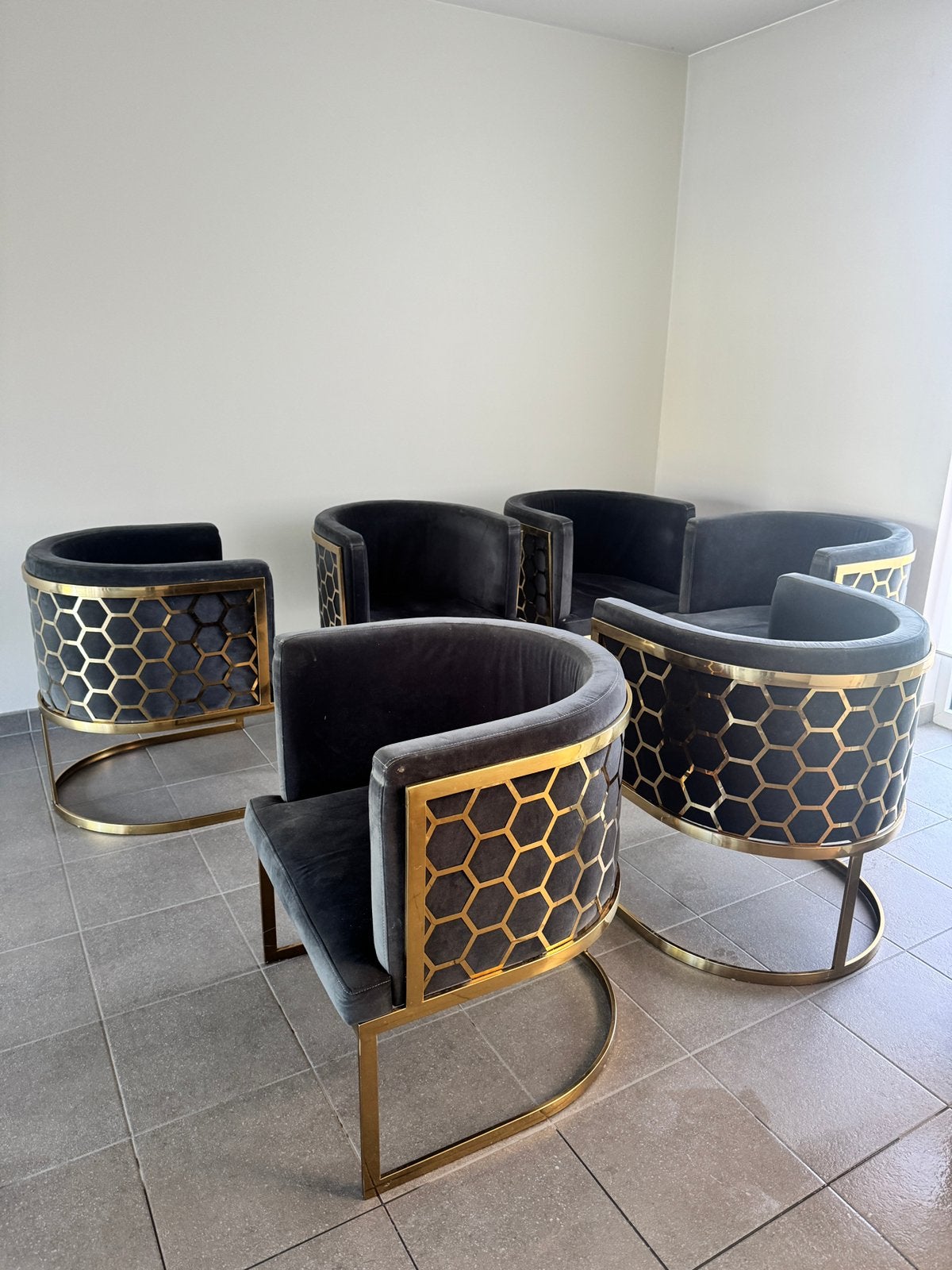 Luxe set van 6 Honeycomb Velvet stoelen – Goud & Grijs, Overige materialen, Gebruikt, Ophalen of Verzenden, Grijs