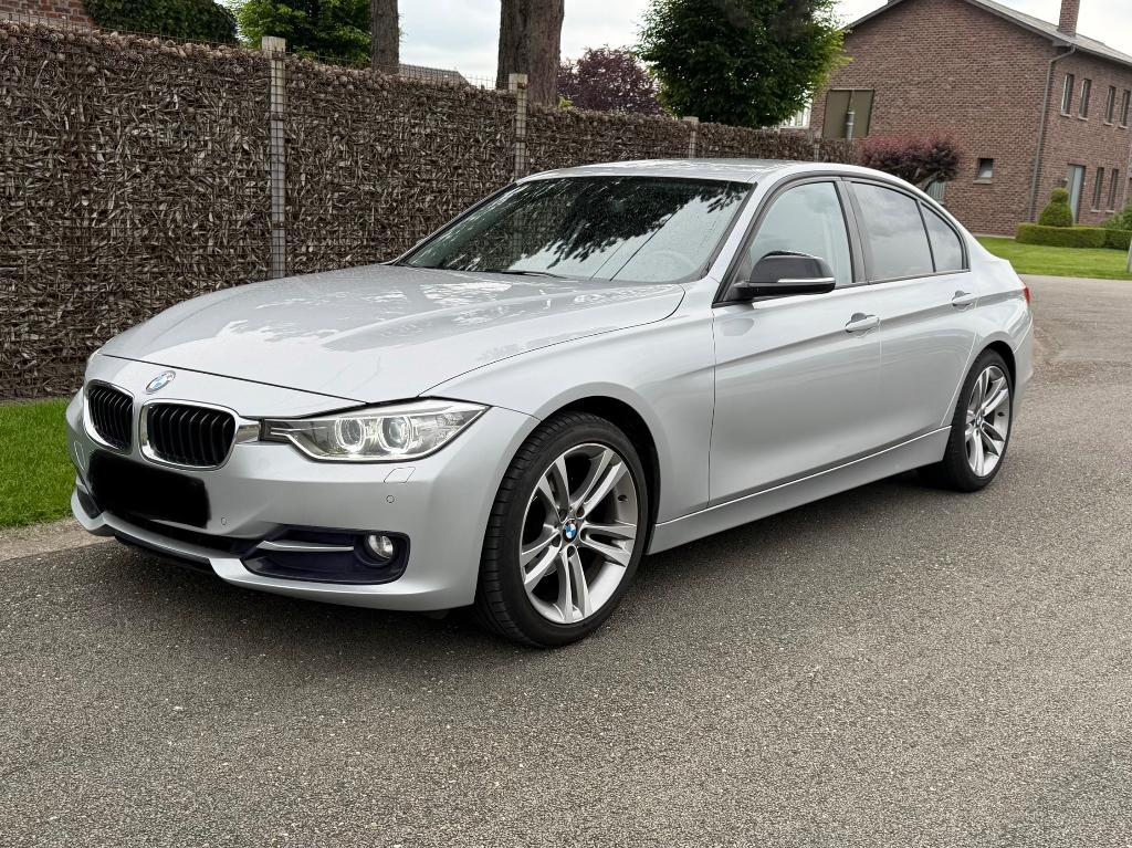 BMW 320d Automaat Sport Line – Xenon – Navi – PDC – Keyless, Auto's, Automaat, Euro 5, Achterwielaandrijving, 1995 cc