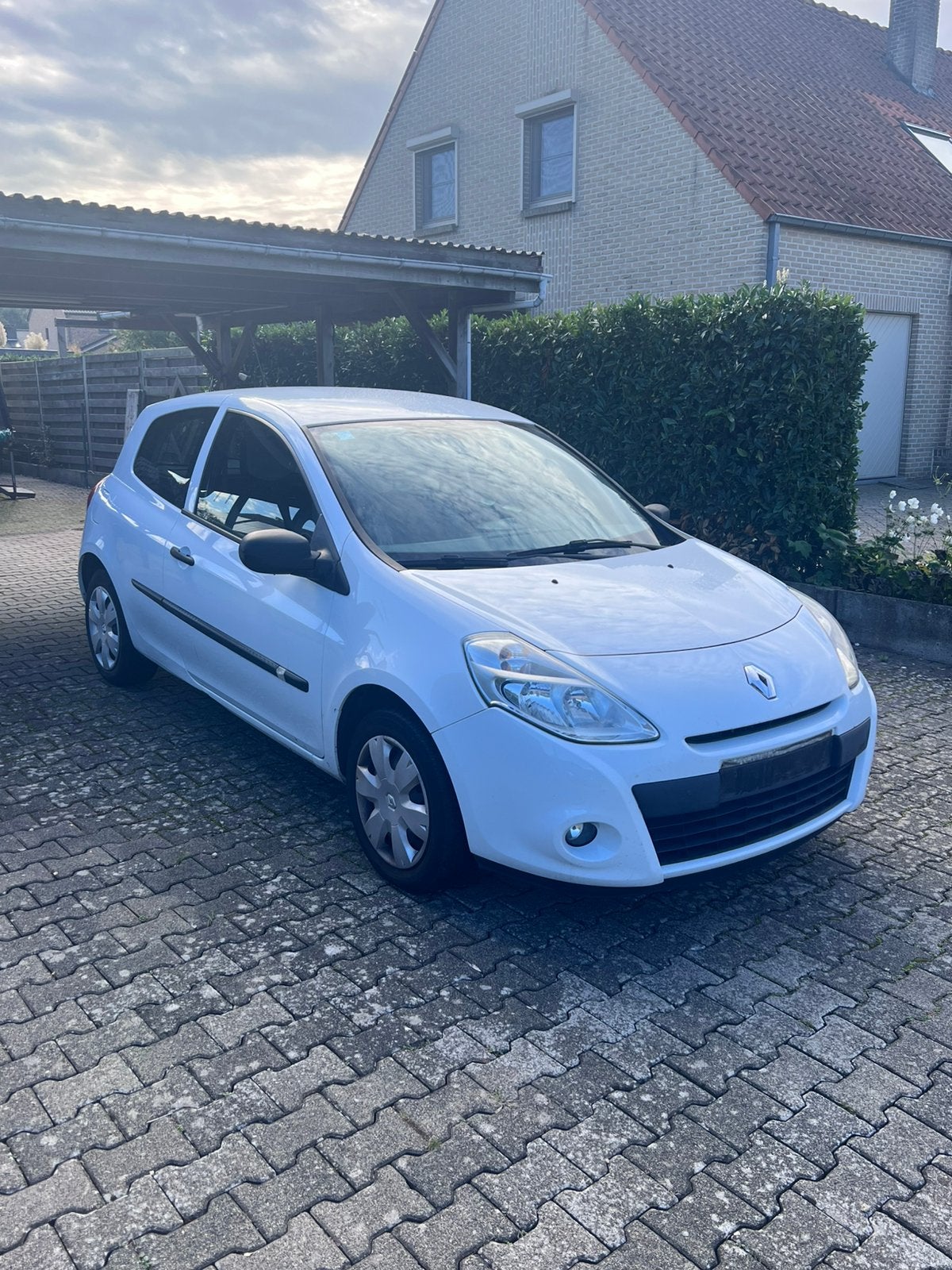 Renault Clio 1.5dci eco (lichte vracht), Autos, Achat, 63 kW, Boîte manuelle, Noir