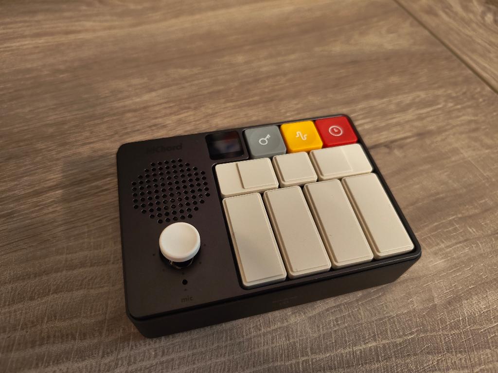 Synthétiseur de poche Hichord - NOUVEAU, Musique & Instruments, Synthétiseurs, Neuf, Autres nombres, Autres marques, Avec valise ou flightcase