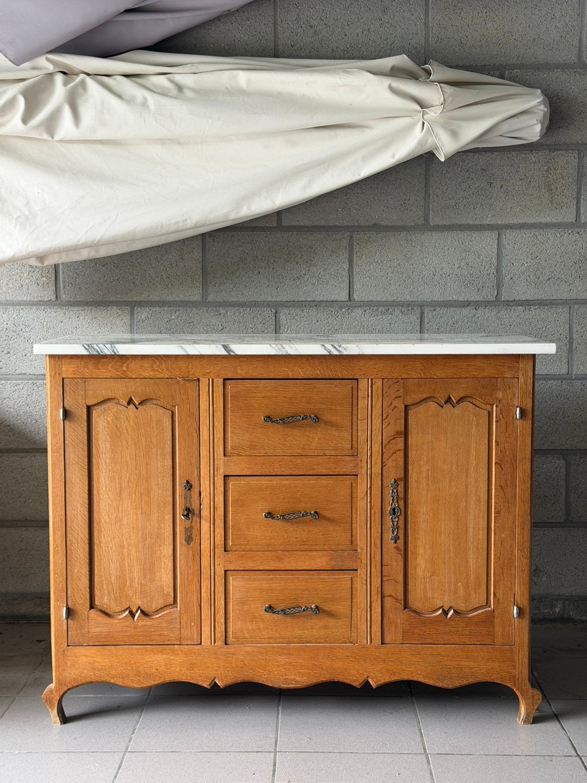 Vintage commode met marmeren blad, Ophalen, Zo goed als nieuw, 25 tot 50 cm, 100 tot 150 cm