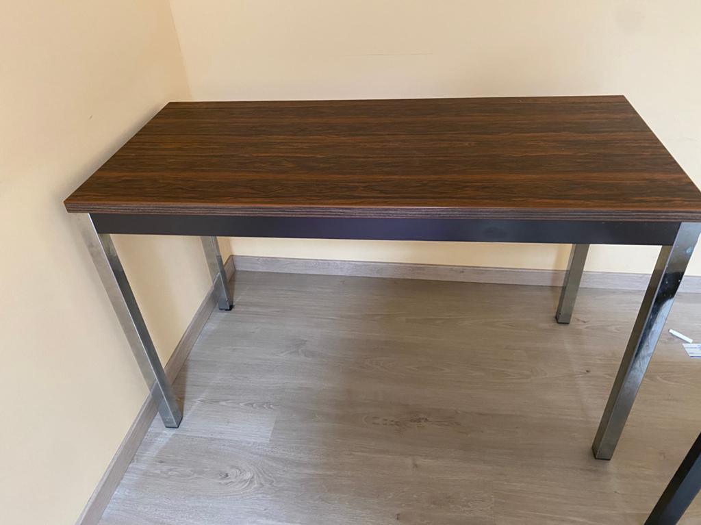 Tafel in hout en metaal, Ophalen, Zo goed als nieuw, Metaal