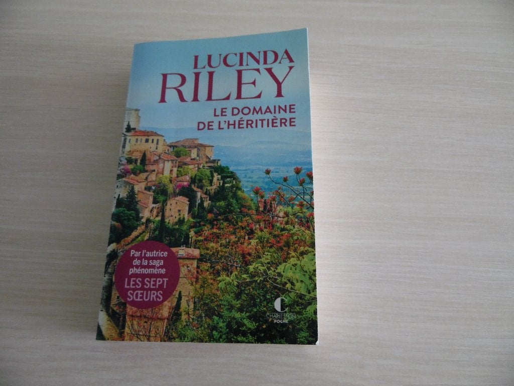 LE DOMAINE DE L'HÉRITIÈRE         LUCINDA RILEY, Europa overig, Ophalen of Verzenden, Lucinda Riley., Zo goed als nieuw