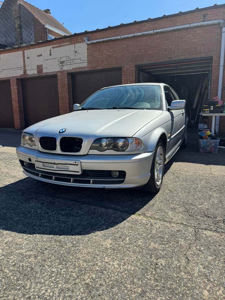 Bmw 318Ci projectauto, Auto's, BMW, Particulier, 3 Reeks, Benzine, Coupé, Handgeschakeld, Zilver of Grijs, Zwart, Leder, Achterwielaandrijving