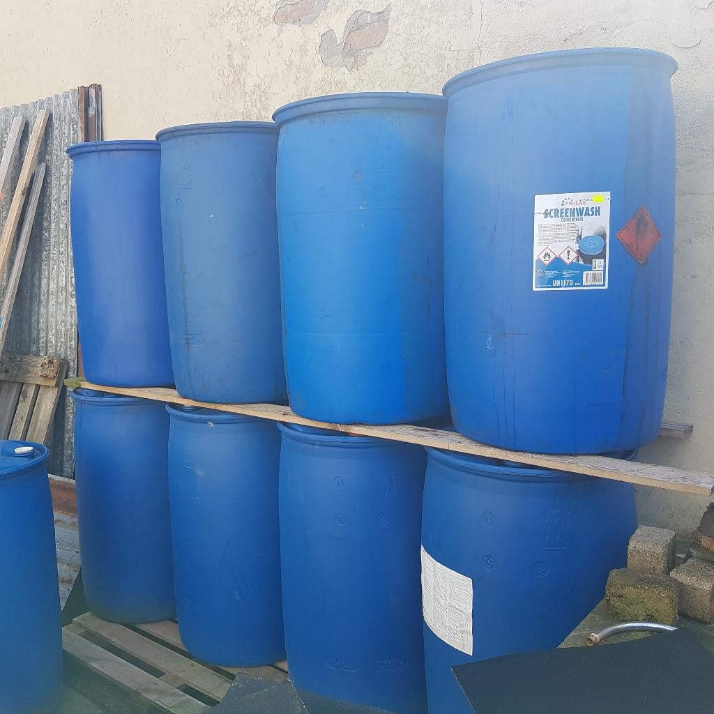 plastieken en metalen vaten tonnen 200l, Doe-het-zelf en Bouw, Ophalen, Zo goed als nieuw