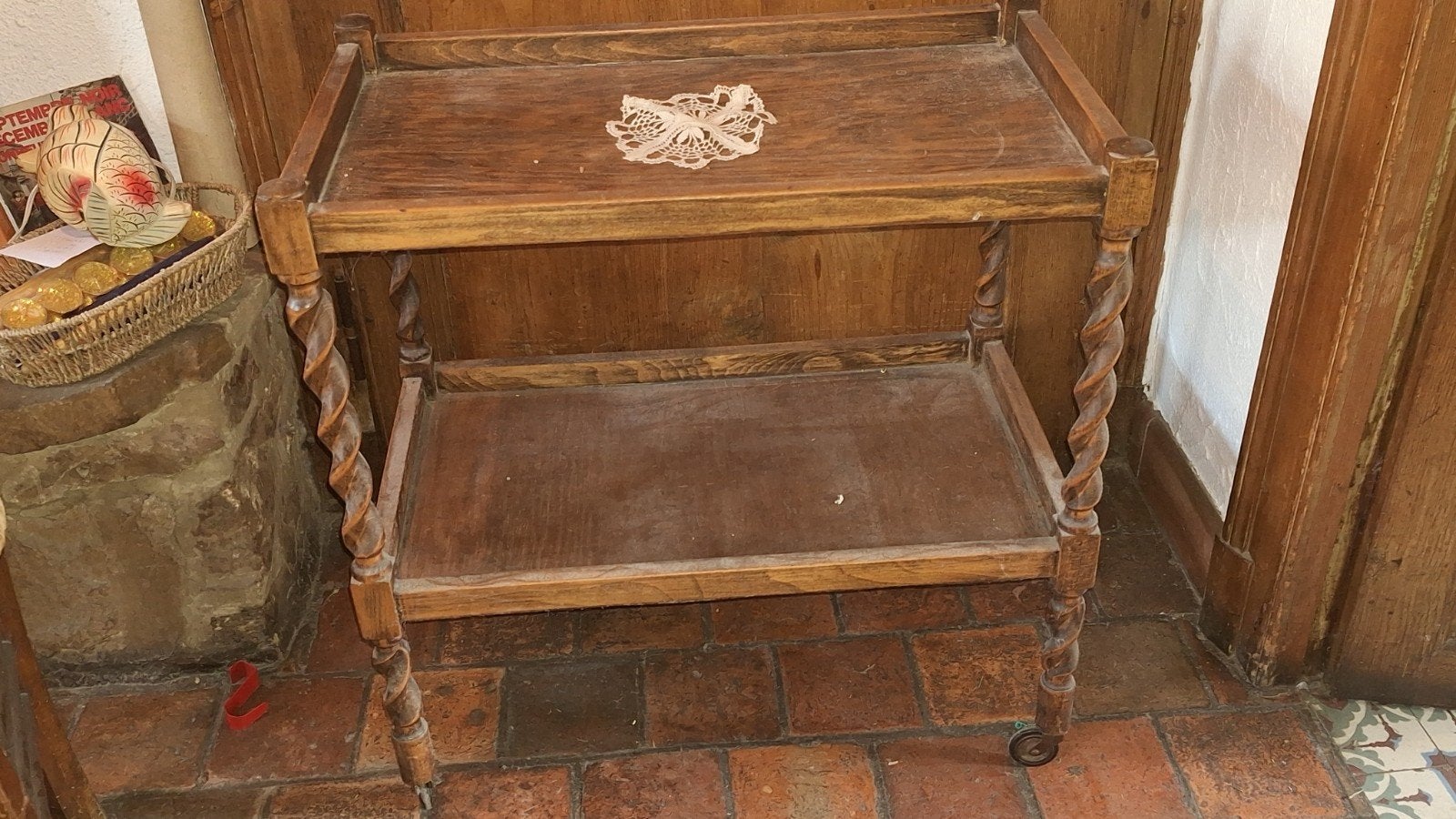 Petite desserte. Meuble ancien.