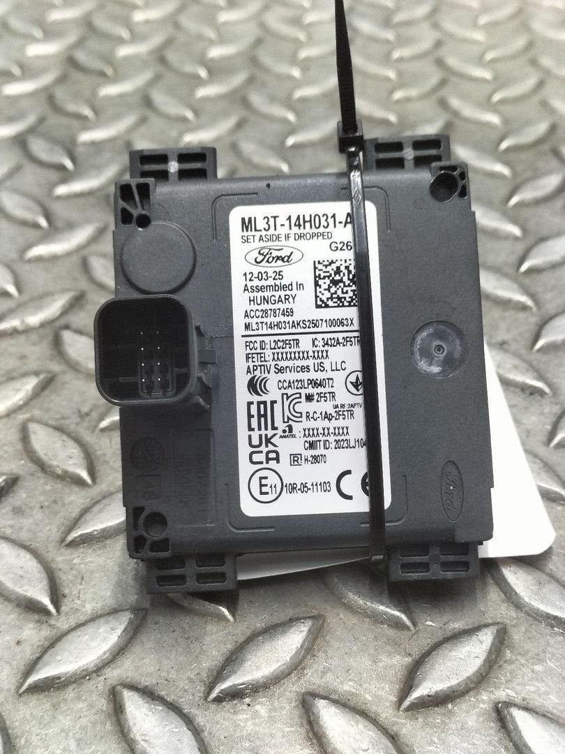 FORD PUMA Titanium SENSOR RADAR ML3T14H031AK 2025, Ophalen of Verzenden, Gebruikt, Stiba lid