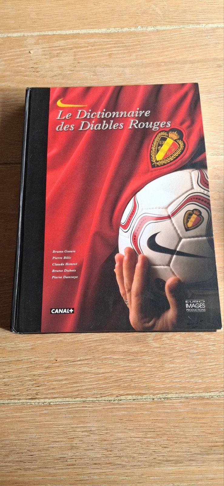 le dictionnaire des  diables rouges, Collections, Enlèvement