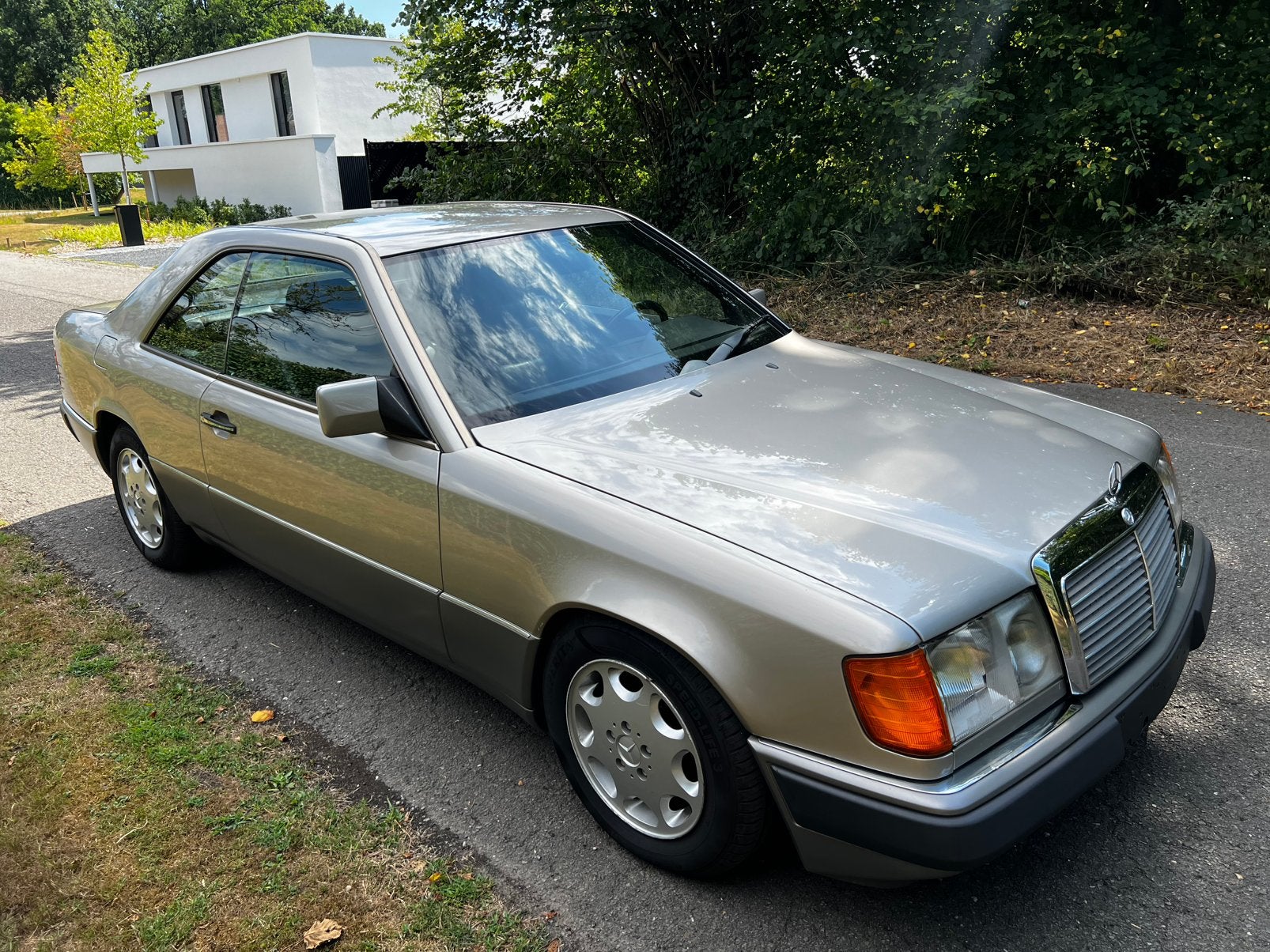Oldtimer Mercedes W124 300CE coupé 6 cilinder automaat, foto 5