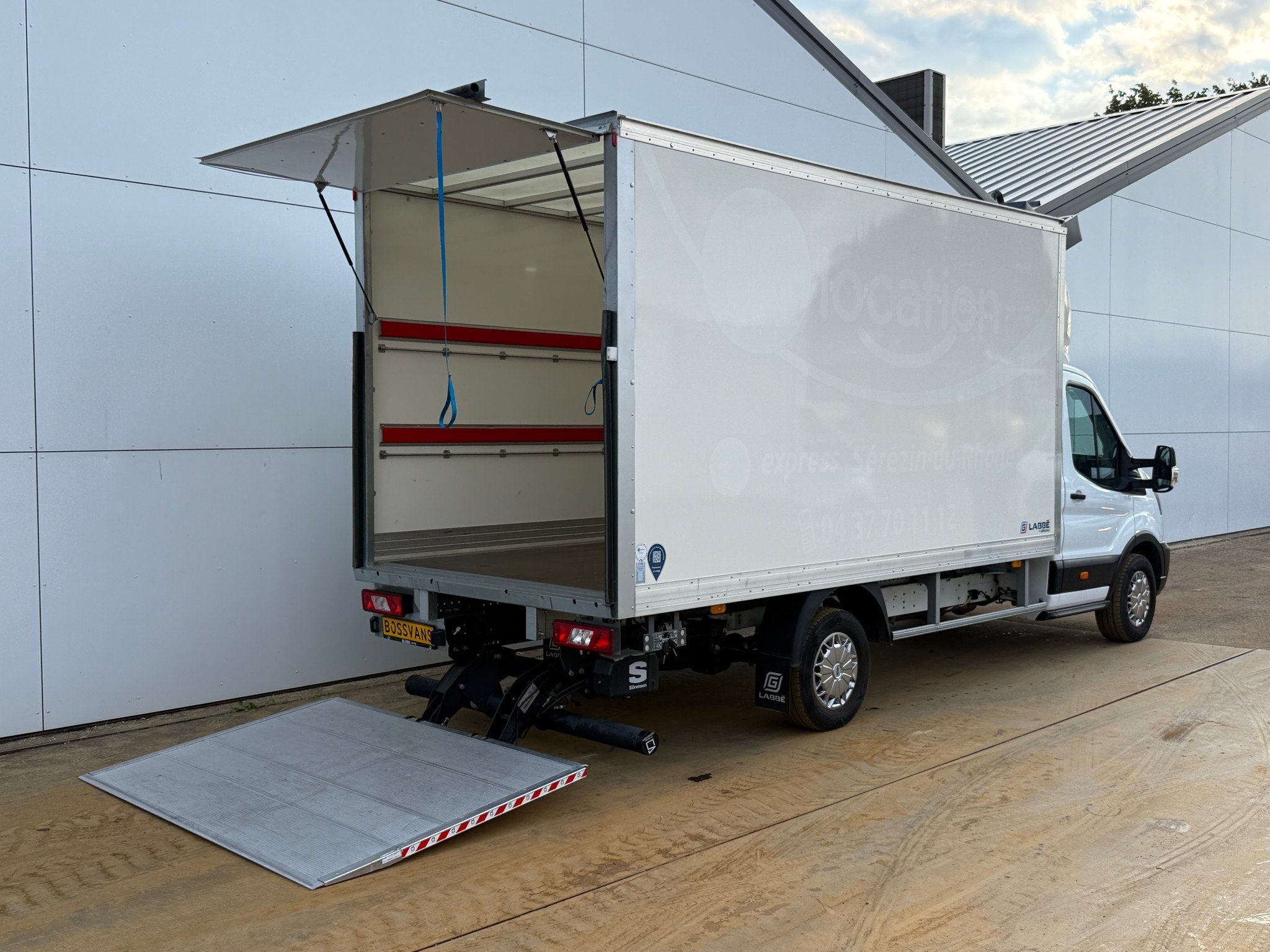 Ford Transit Transit 2.0 TDCI 130PK (bj 2024), Auto's, Achterwielaandrijving, Euro 6, 4 cilinders, 2000 kg