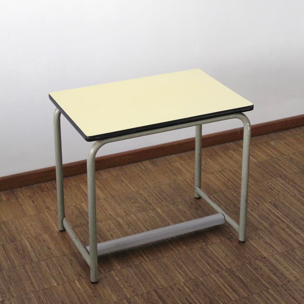 Vintage 1960’s Tubax schooltafeltje – Belgisch Design, Huis en Inrichting, Tafels | Bijzettafels, Ophalen of Verzenden, Zo goed als nieuw