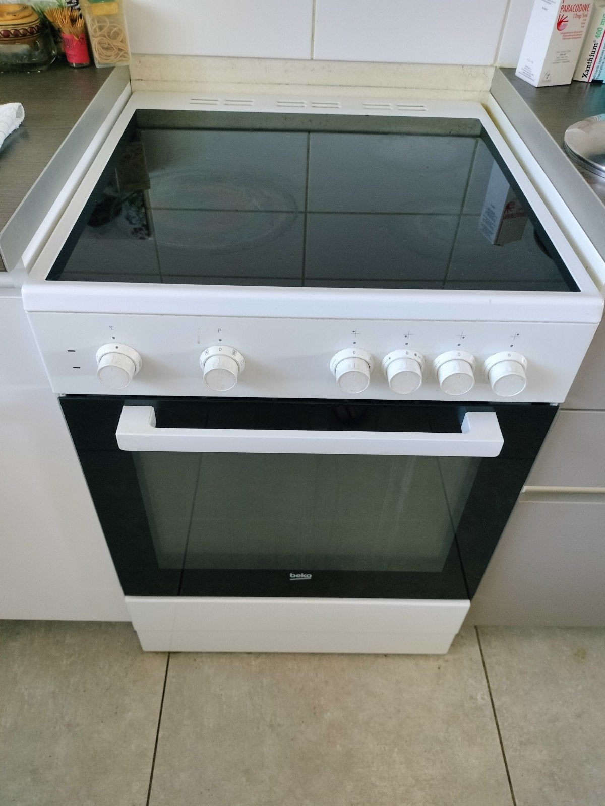 elektrisch fornuis met oven, Electroménager, Cuisinières, 4 zones de cuisson, Enlèvement, Utilisé, Air chaud
