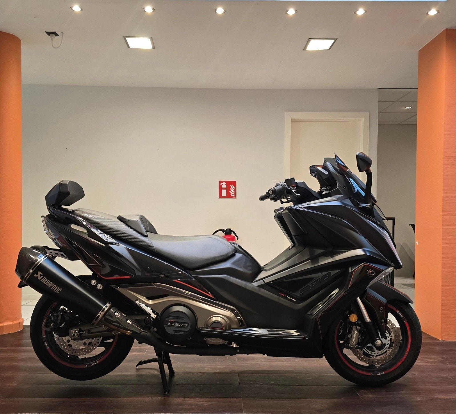 Kymco AK 550**2021**6.288km**Garantie, Ophalen, 550 cc
