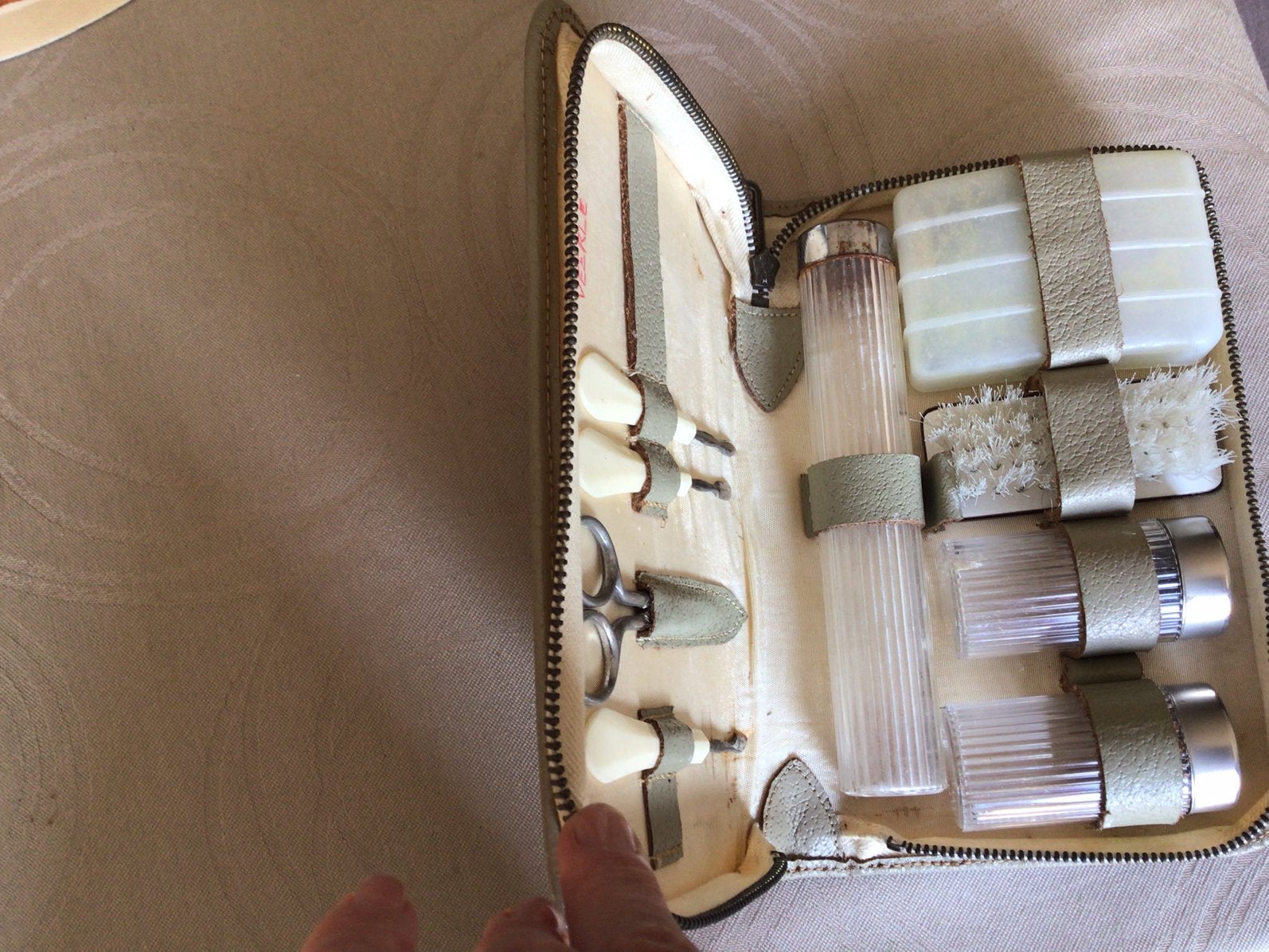 Vintage toiletzak, Bijoux, Sacs & Beauté, Boîtes de maquillage & Beauty case, Enlèvement ou Envoi, Utilisé, Beige, Rigide