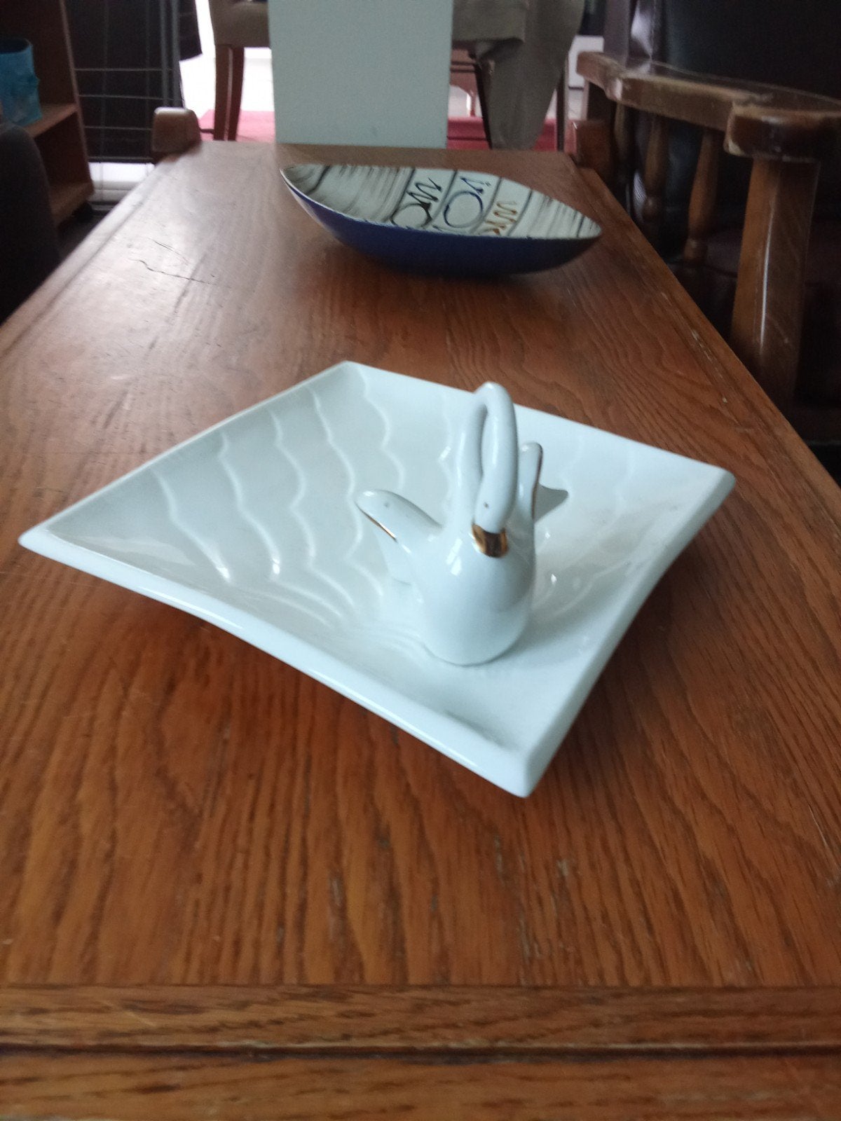 Cygne avec assiette, Enlèvement