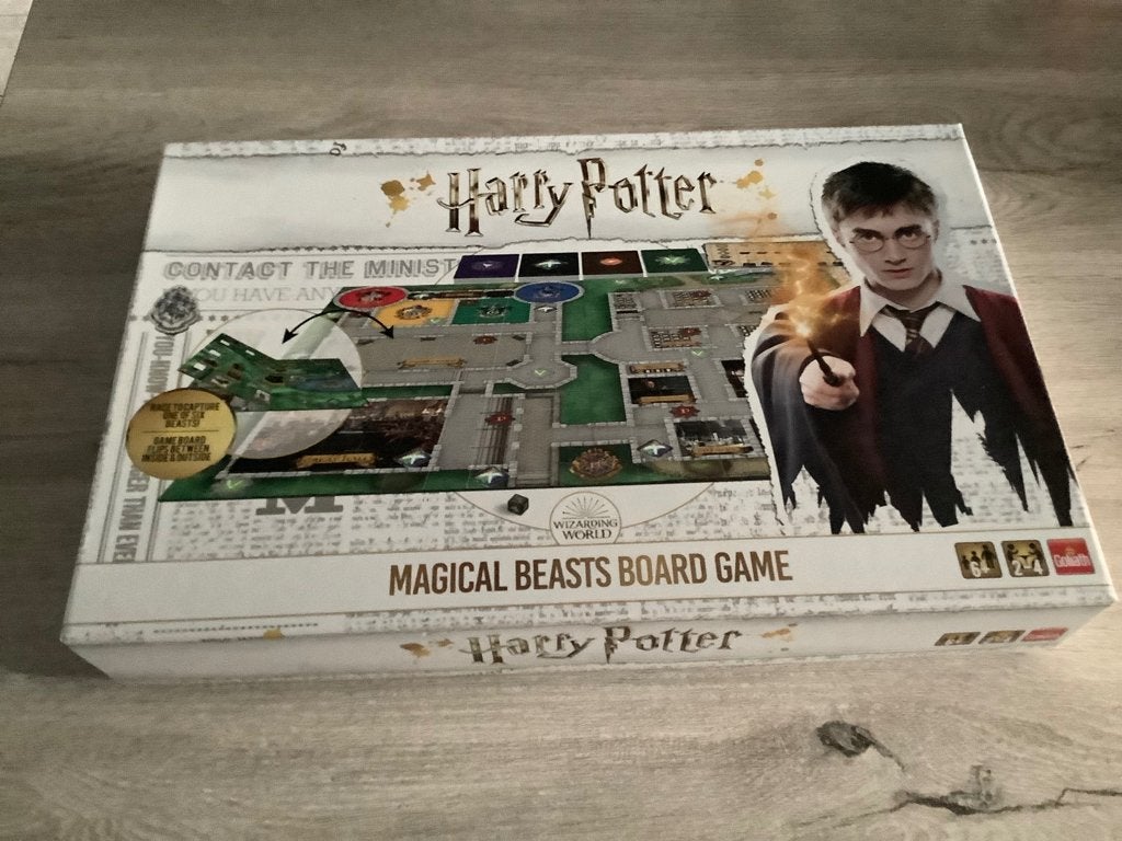 Harry Potter magical beasts board game (2019), Ophalen of Verzenden, Zo goed als nieuw, Spel