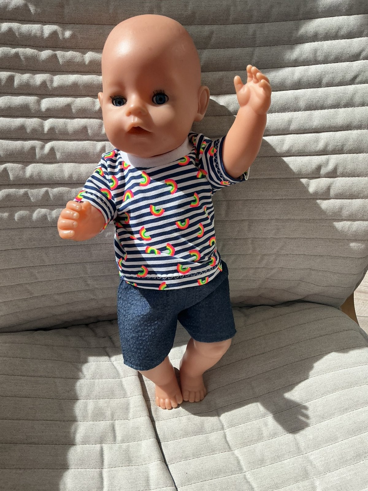 156. Babyborn: Nieuwe T- shirt met regenbogen + shortje, Ophalen of Verzenden, Zo goed als nieuw