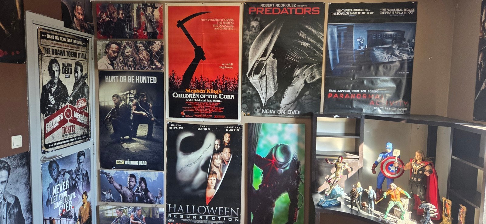 Horror/marvel posters kaders beeldjes..., Ophalen