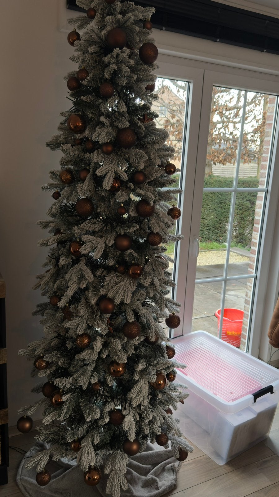 Kerstboom incl bruine kerstbollen te koop, Ophalen, Zo goed als nieuw