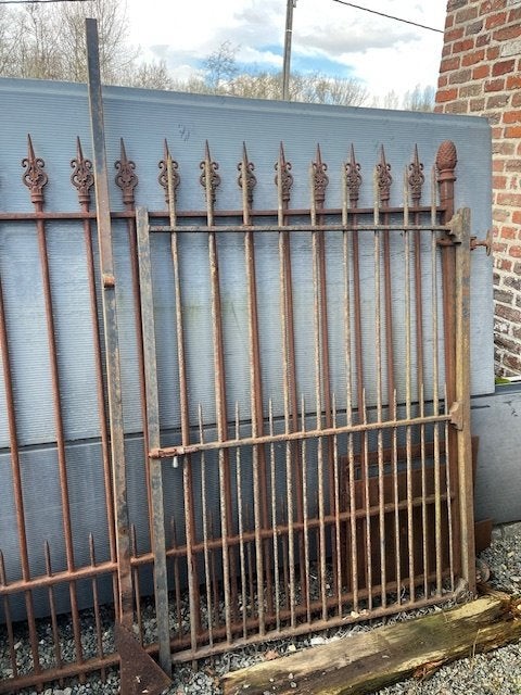 Antieke hekkens / poorten ( heel zwaar smeedwerk), Tuin en Terras, Tuinhekken en Hekwerk, Ophalen, Met poort, Gebruikt, Spijlenhekwerk