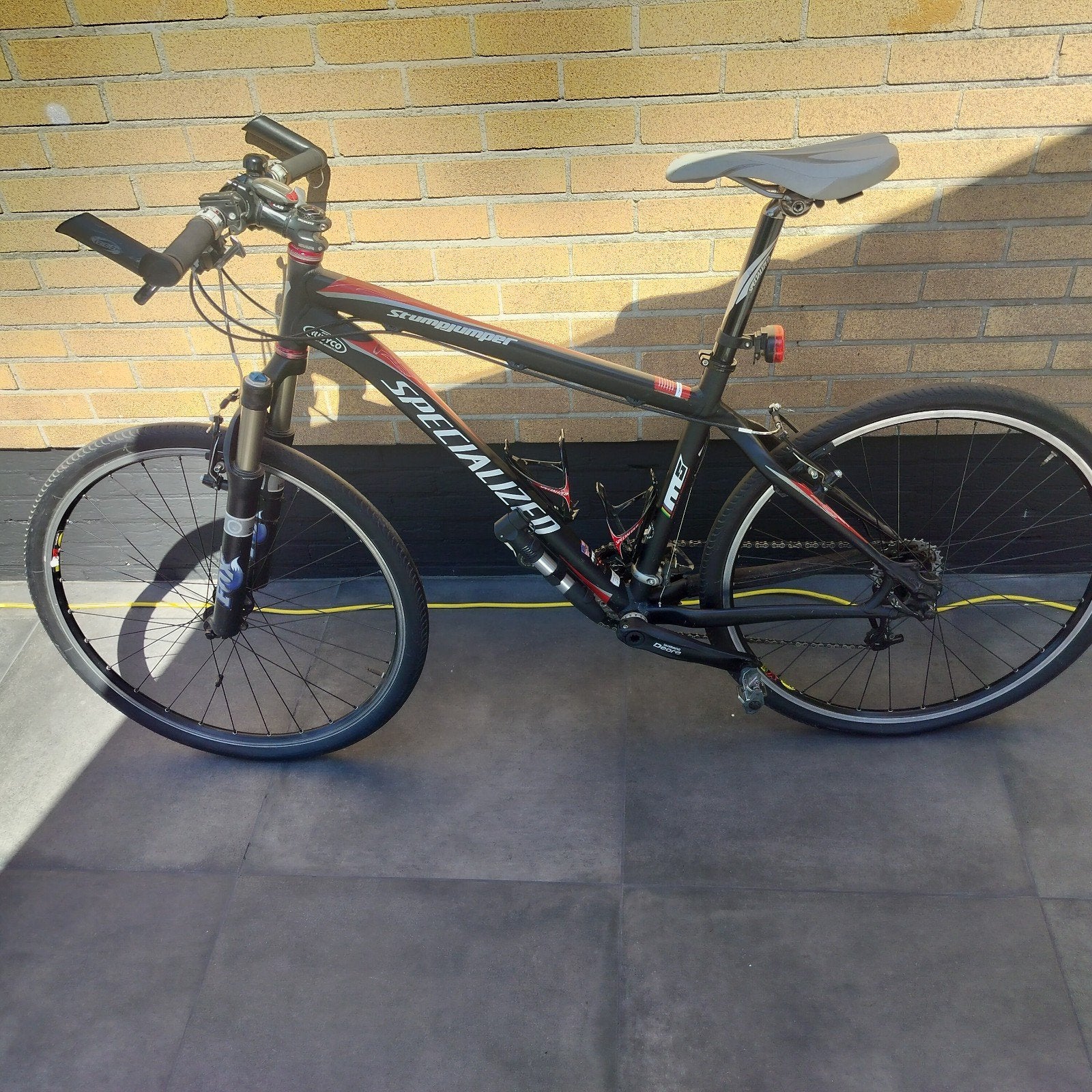 Specialized Stumpjumper 17 pouces noir/rouge, Autres marques, Frein sur jante, Comme neuf, Enlèvement