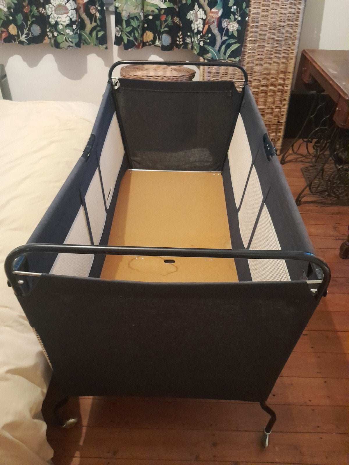 reisbedje opvouwbaar, op 4 wieltjes, L 1m32, Kinderen en Baby's, Ophalen, Reisbedje