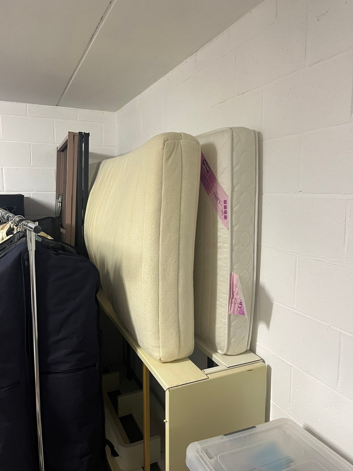 2 lits simple avec sommier matelat a donner, Ophalen