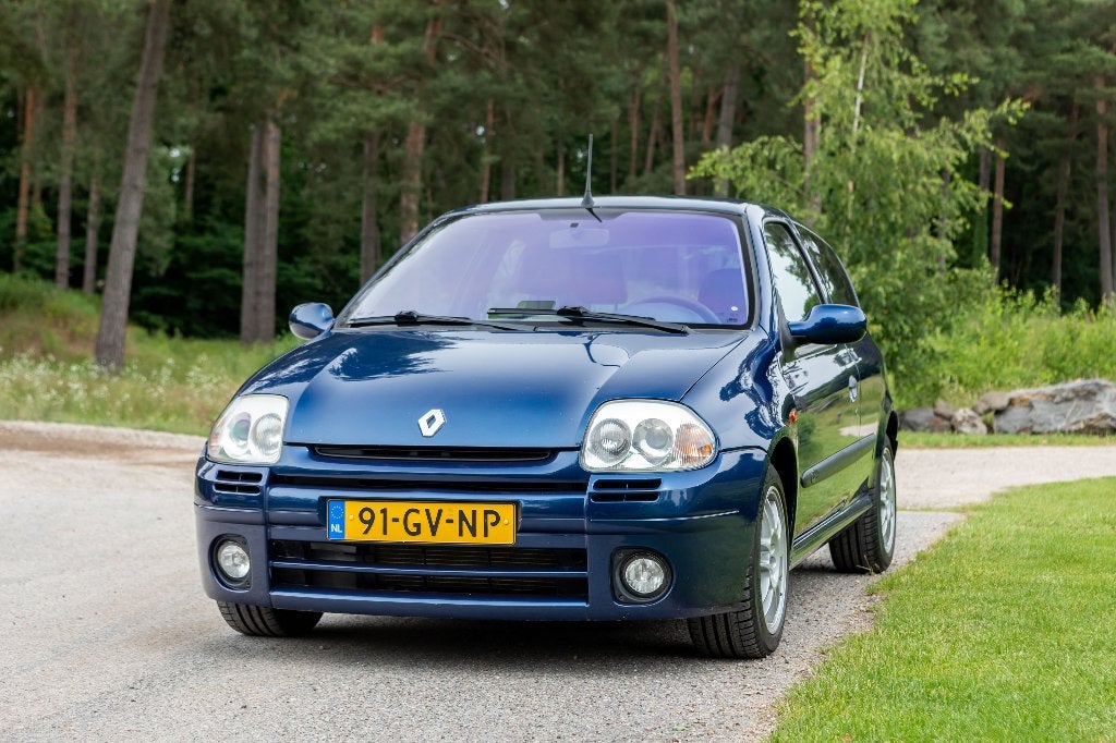 Renault Clio 2.0 16 V Sport Phase 1 | 98 900 km | Original, Cuir et Alcantara, Achat, Boîte manuelle, Entretenue par le concessionnaire