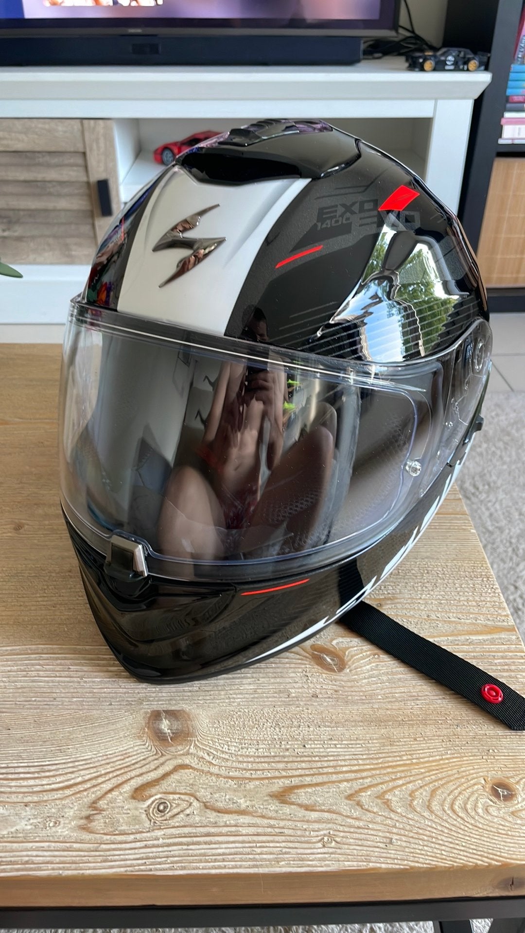 Casque integral Scorpion, Enlèvement