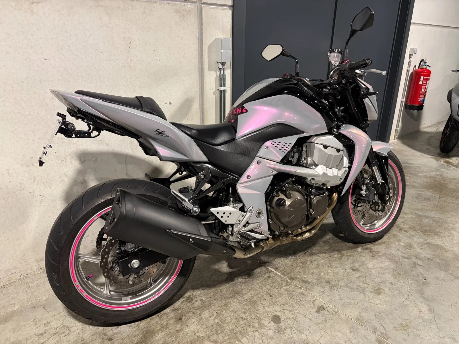 Kawasaki Z750 leuke naked met abs in pink color wrap, Motos, 750 cm³, Entreprise, Occasion, Plus de 35 kW