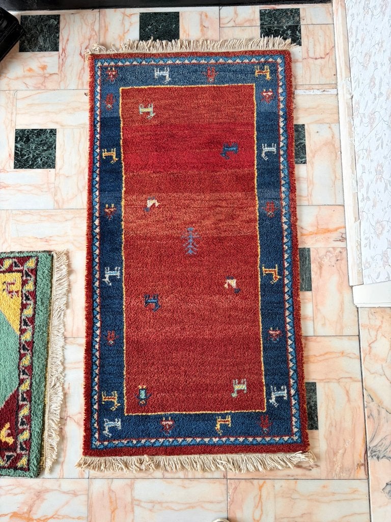 Rood handgeknoopt wollen Gabbeh-/dorpskleed / tapijt, Ophalen, Blauw, Gebruikt, 100 tot 150 cm