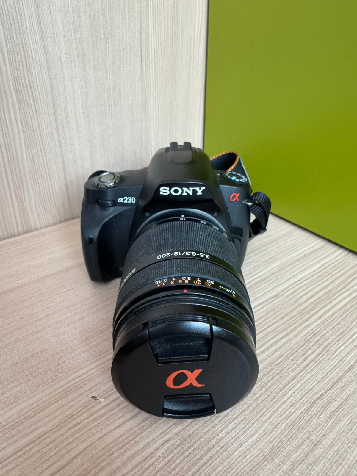 Sony Alpha A230 + 18-200mm Lens, Audio, Tv en Foto, Spiegelreflex, Ophalen of Verzenden, Zo goed als nieuw, Geheugenkaart