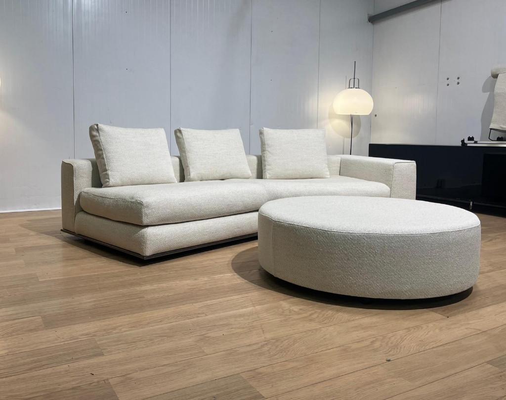 TAPISSÉ NEUF Minotti Hamilton angle + pouf, Maison & Meubles, Canapés | Salons, Neuf, 250 à 300 cm, Quatre personnes ou plus, 125 à 150 cm