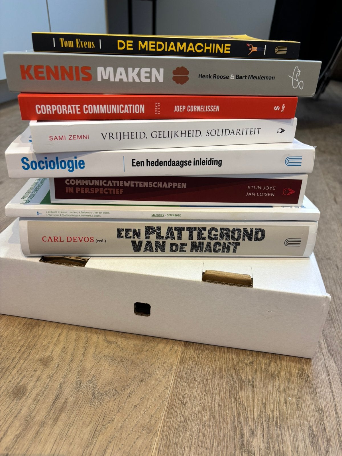 2e hands boeken 1ba Communicatiewetenschappen UGent (25-26), Ophalen, Zo goed als nieuw, School, Studie en Wetenschap