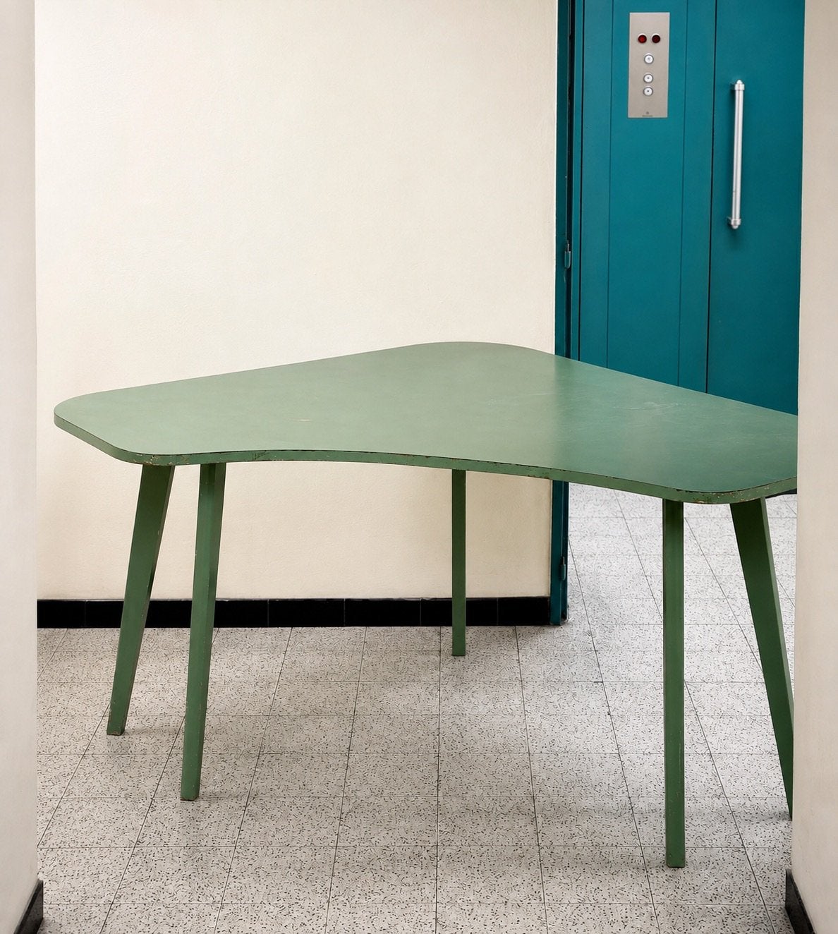 Table d’architecte 1950, Enlèvement