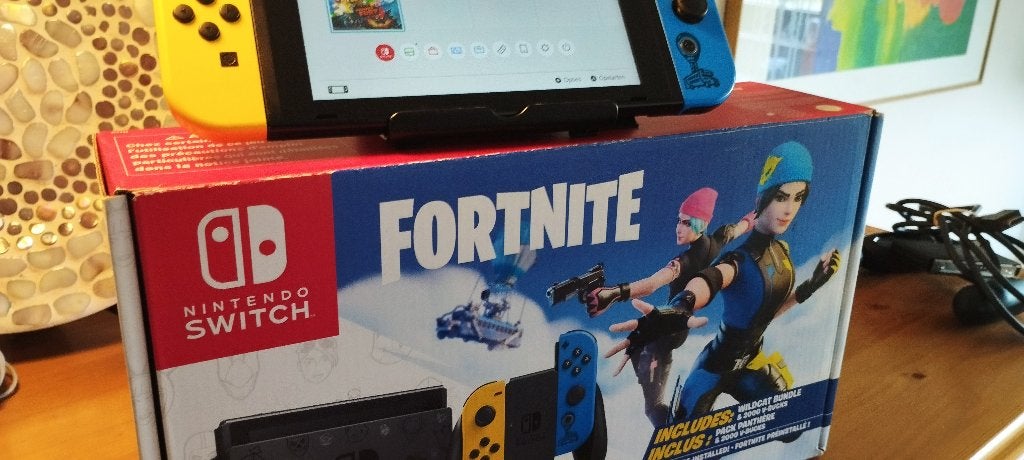 nintendo switch fortnite uitvoering,compleet, Consoles de jeu & Jeux vidéo, Enlèvement ou Envoi, Comme neuf, Avec 2 manettes, Switch Original