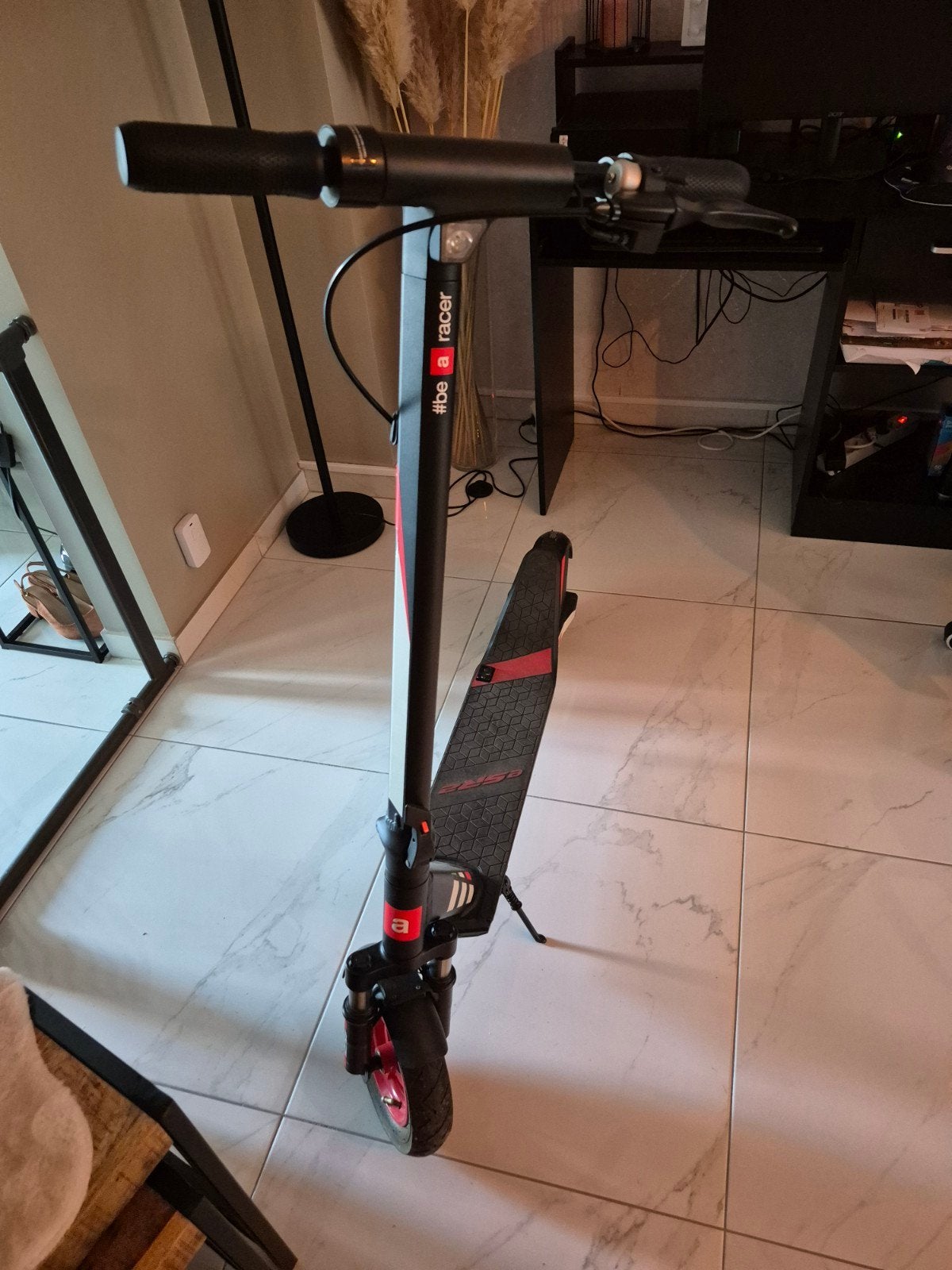 Trotinette aprilia esd, Vélos & Vélomoteurs, Trottinettes, Enlèvement