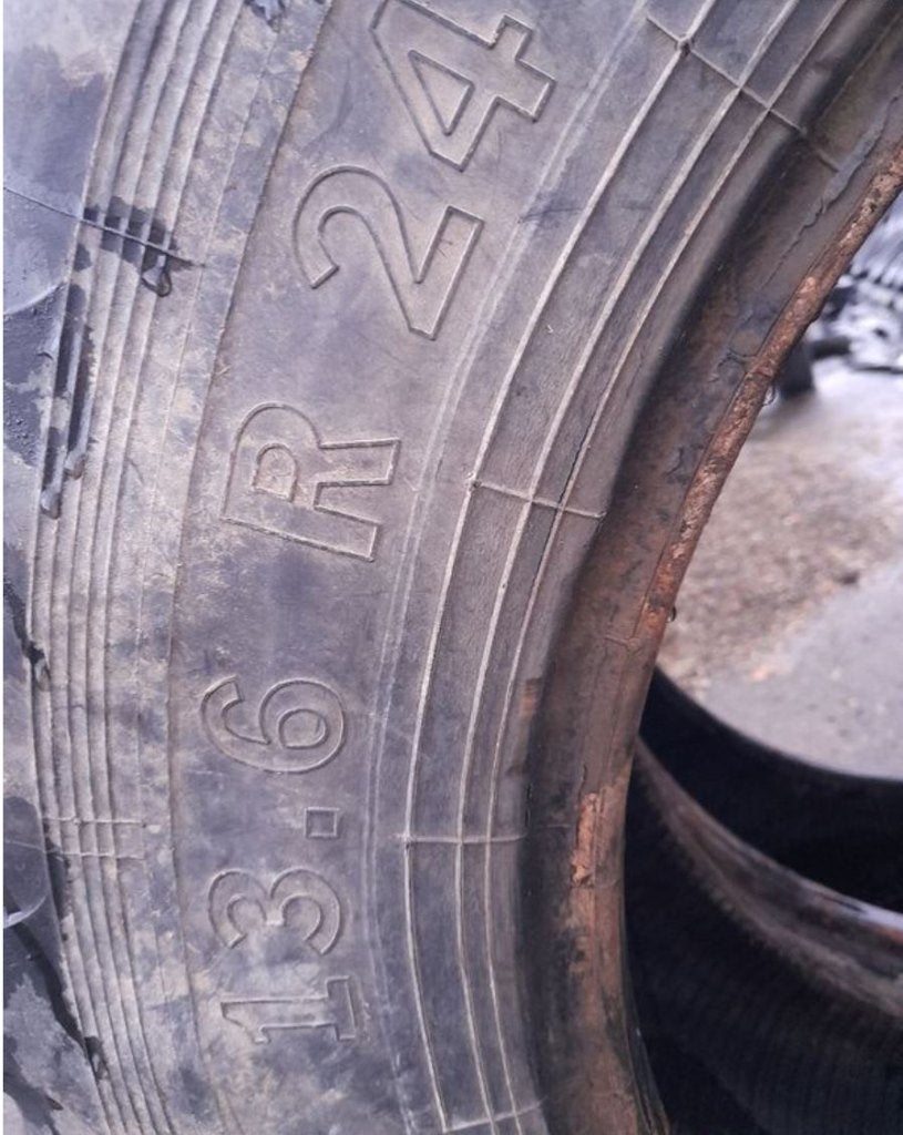 CHERCHE pneu tracteur 380/70 R 24 = 13.6 R 24 = 340/85 R 24, Enlèvement