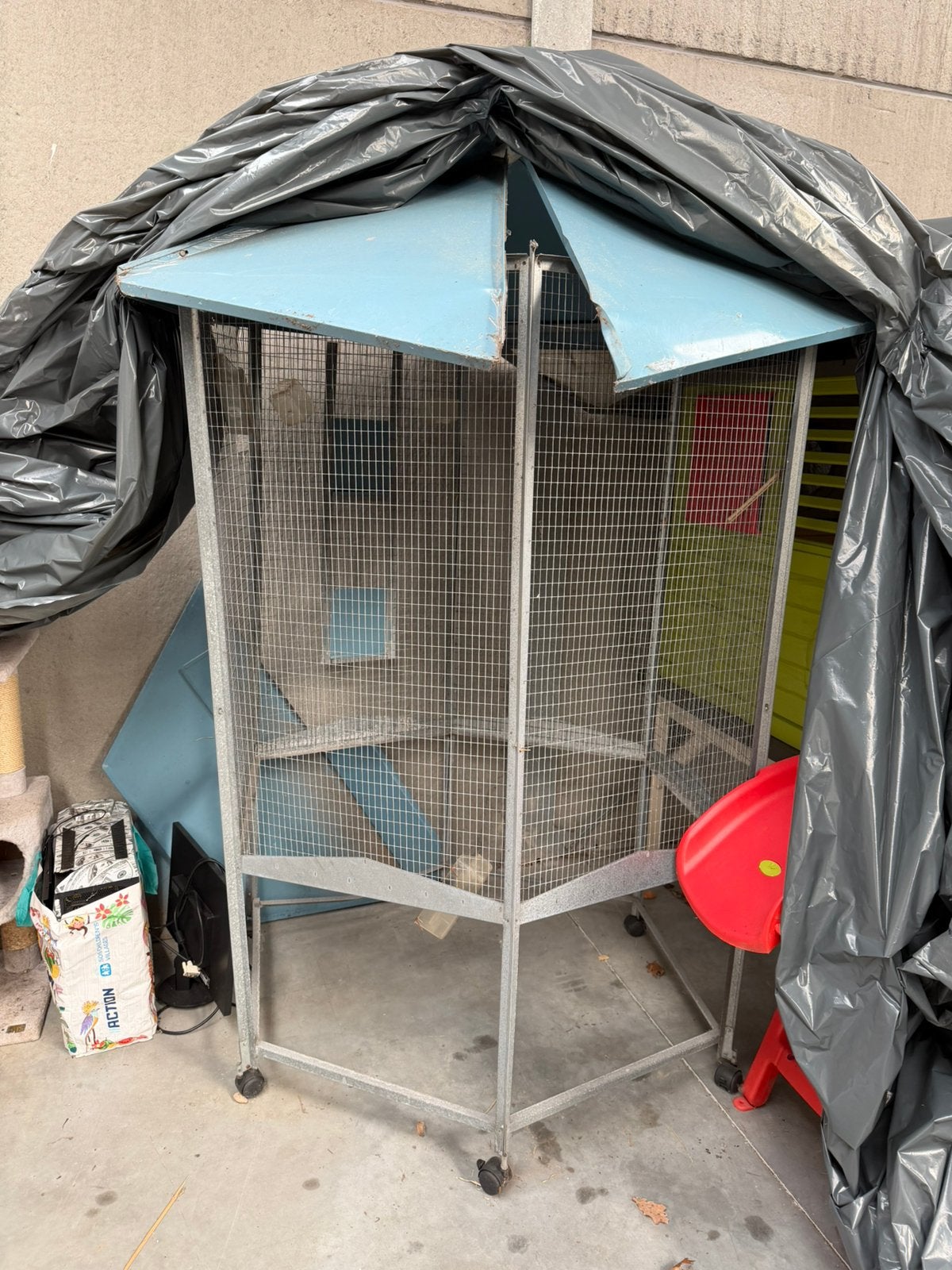Voiliere met schade, Dieren en Toebehoren, Vogels | Hokken en Kooien, Ophalen, Gebruikt, Aluminium, Volière