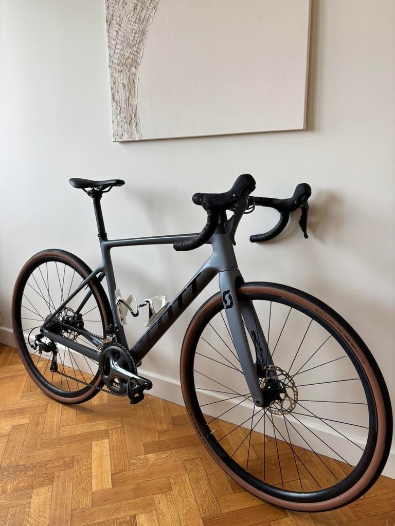 Scott Addict 40 carbon – 2024 -maat M – schijfrem – topstaat, Fietsen en Brommers, Carbon, 10 tot 15 versnellingen, Heren, 53 tot 57 cm